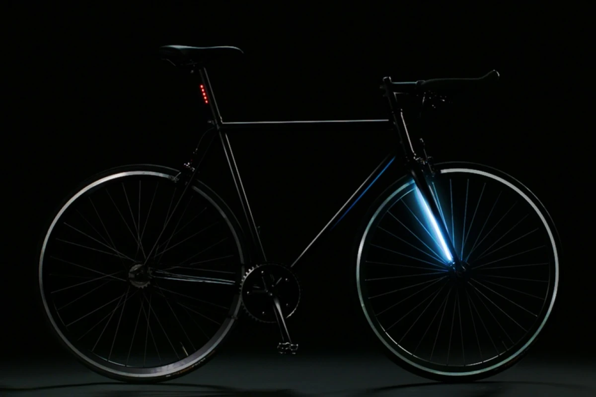 The Lyra has 100 LEDs integrated into its forks