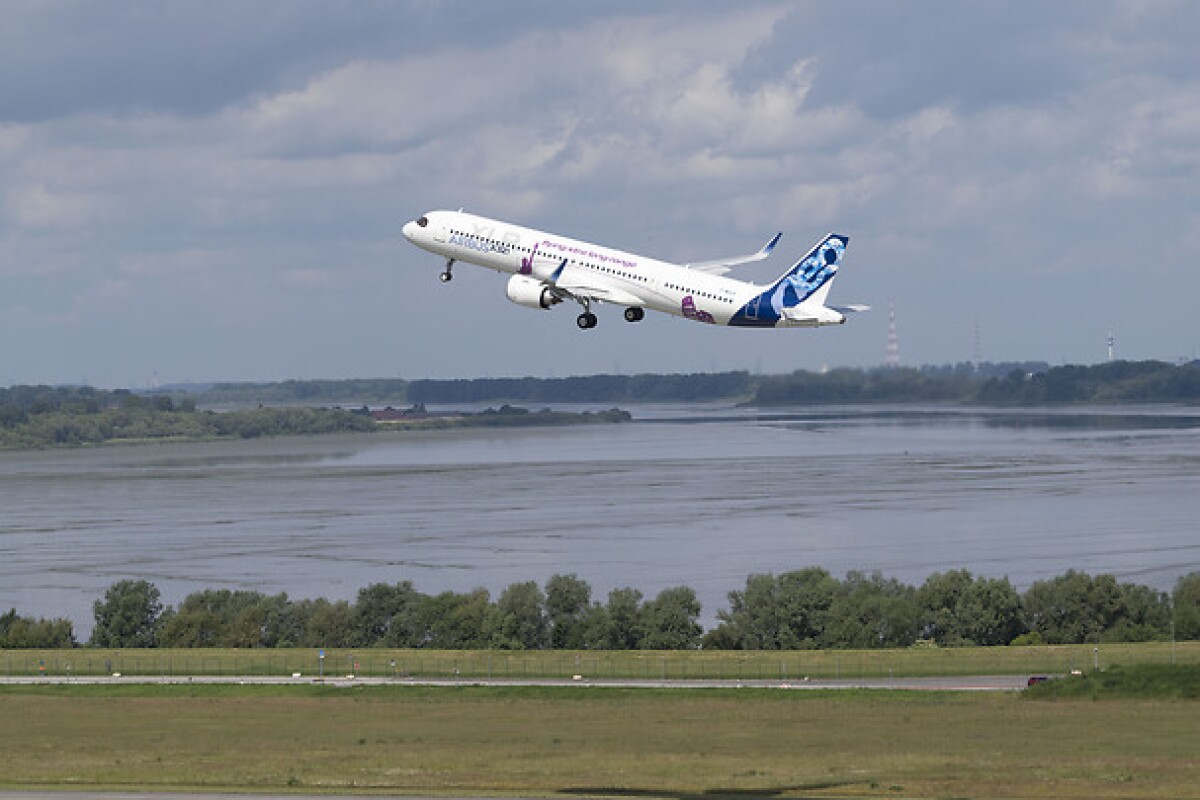 Airbus's Long-Range A321xlr Passenger Jet Makes Maiden Flight