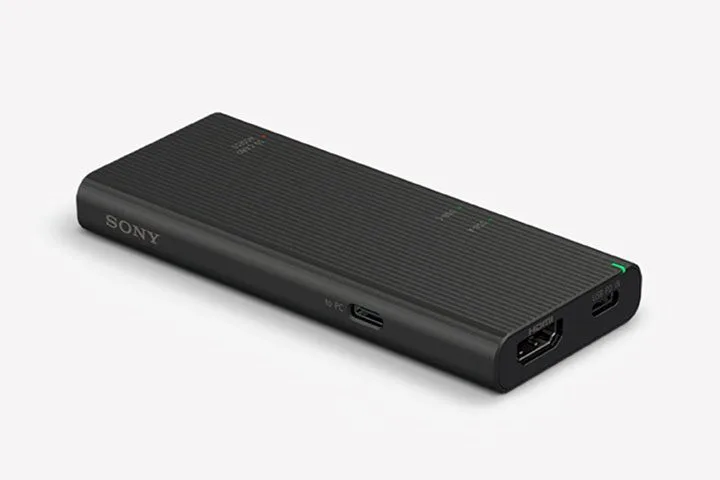 The MRW-S3 USB hub tips the scales at 95 g (3.35 oz)