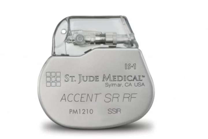 The Accent pacemaker sends a wireless signal to a home transmitter, which then forwards the information to the cardiac specialist via the Internet(Image: St Jude Medical)