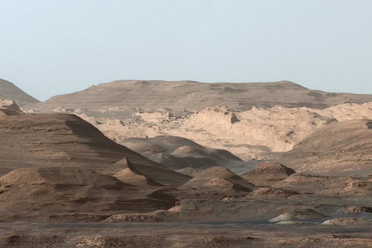 The layered sediments of Gale crater can be clearly seen in this image taken by Curiosity