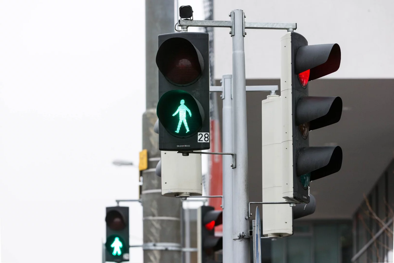 The system incorporates a camera mounted above the crossing light