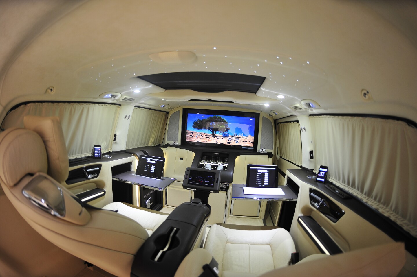 The BRABUS iBusiness 3D is based on the Viano - it is described as a 3D Multimedia Lounge on Wheels