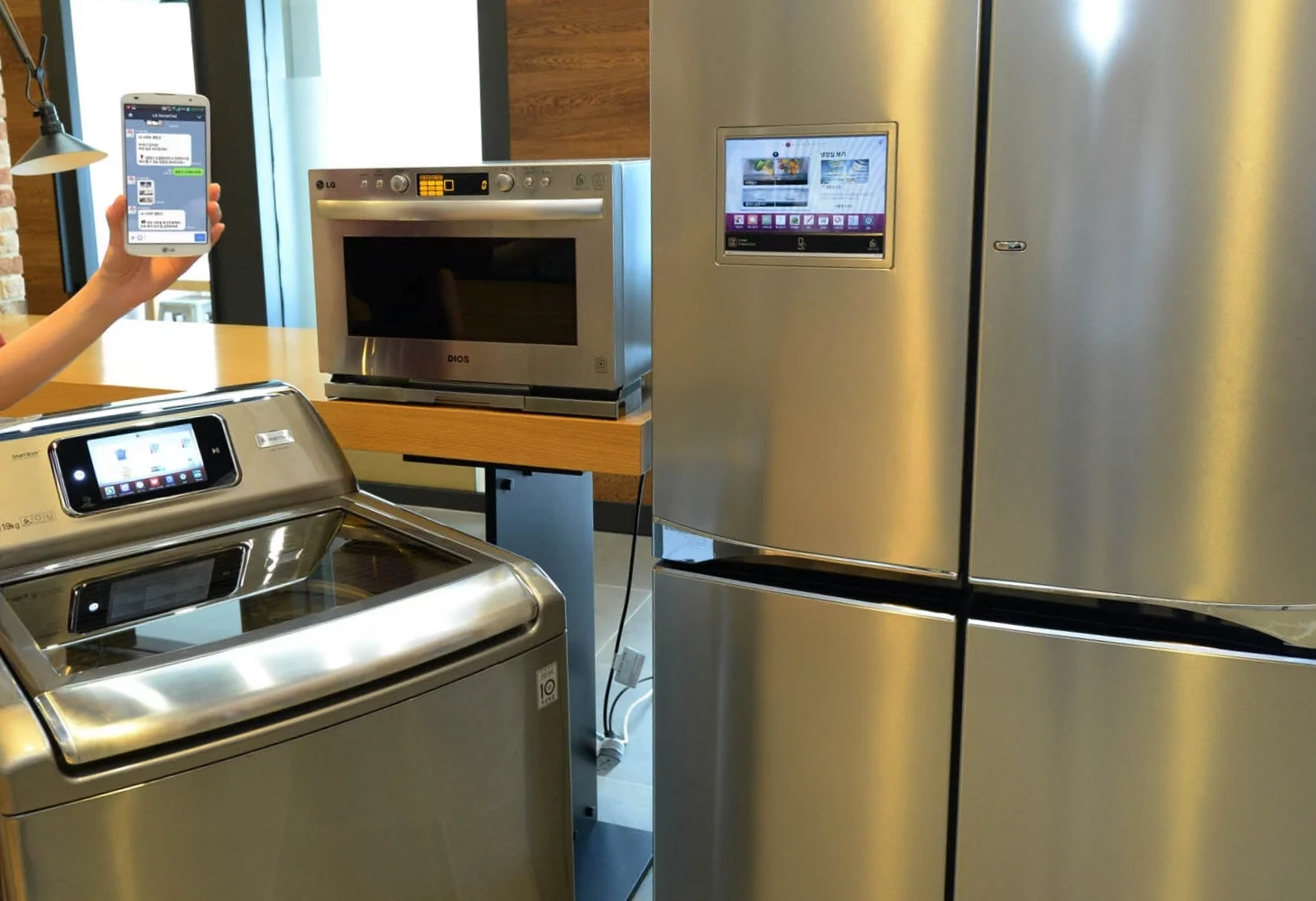 The new premium appliances with which HomeChat can be used are the LG Smart Refrigerator, Smart Washing Machine and SmartLightwaveOven