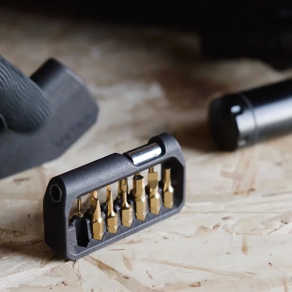 Measuring around the same size as a credit card, the M250 is made with a composite material claimed to be 40 percent lighter than titanium