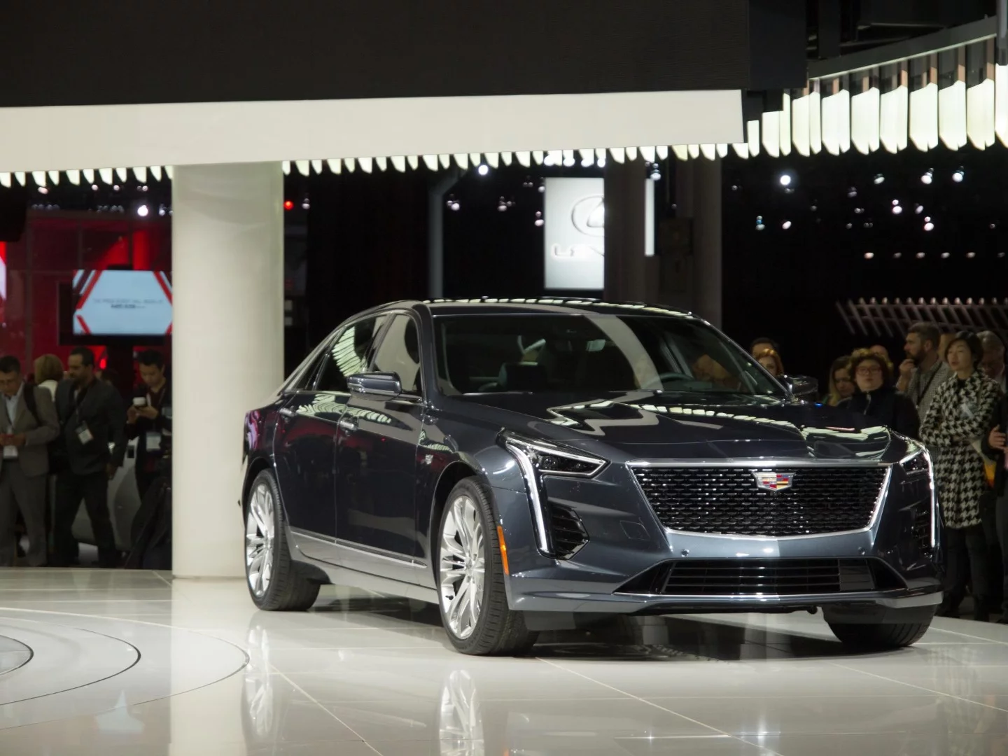 Cadillac introduces the CT6 V-Sport