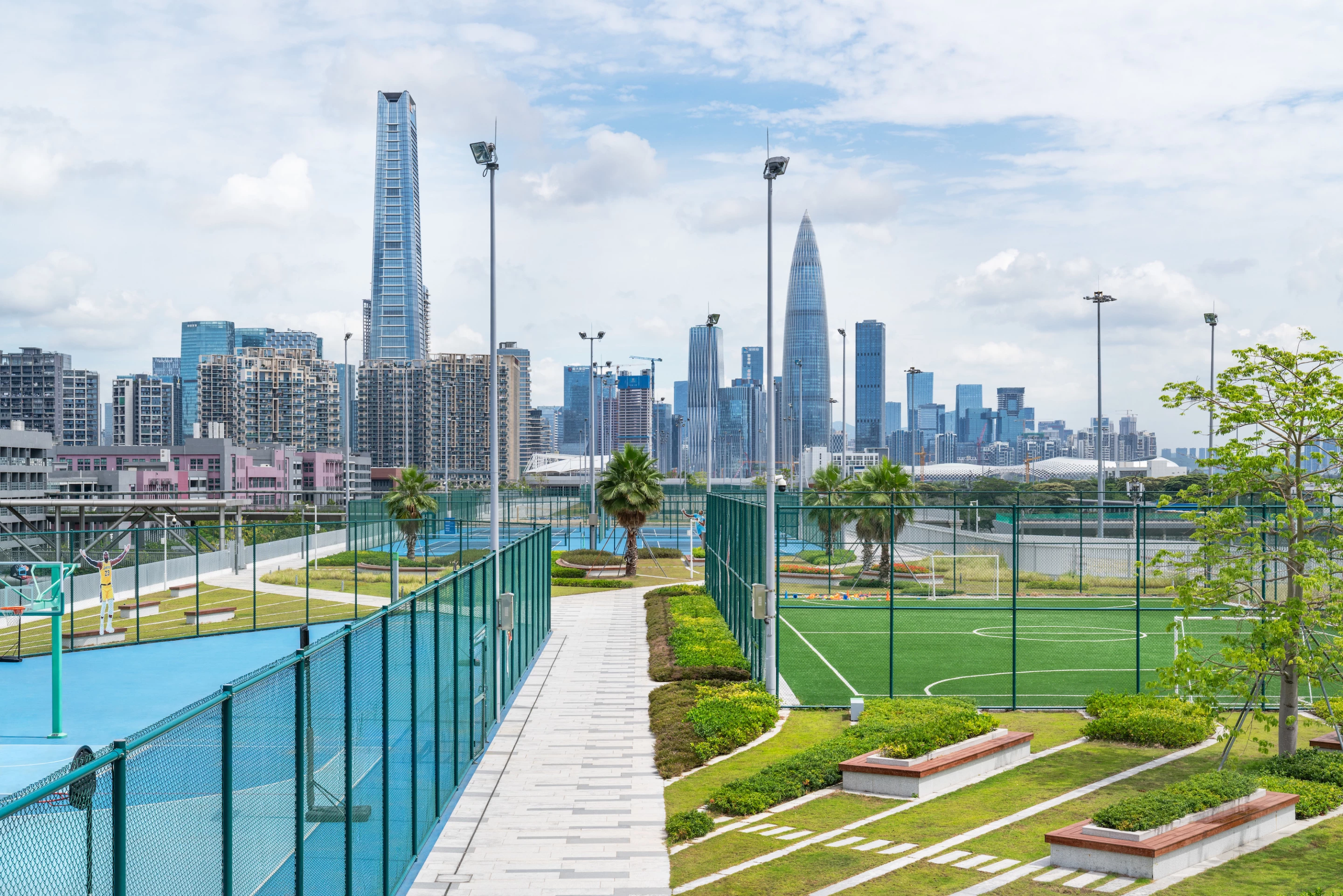 The Shenzhen Skypark is located near the crossing to Hong Kong. KPF's distinctive China Resources Headquarters skyscraper is also clearly visible in the background