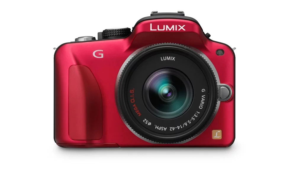 The Panasonic LUMIX DMC-G3: 16 megapixel sensor, full HD video, and a rotating LCD touch screen
