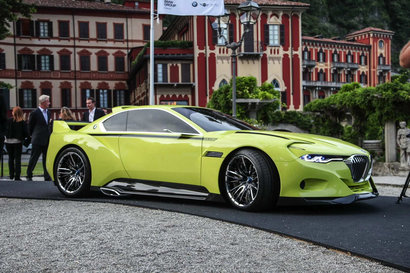 BMW has taken the wraps off a tribute to its legendary 3.0 CSL at the Concorso d’Eleganza Villa d’Este. The 3.0 CSL Hommage is an attempt to recreate the magic of the classic coupe using modern lightweight materials and some very un-1970s technology and styling.