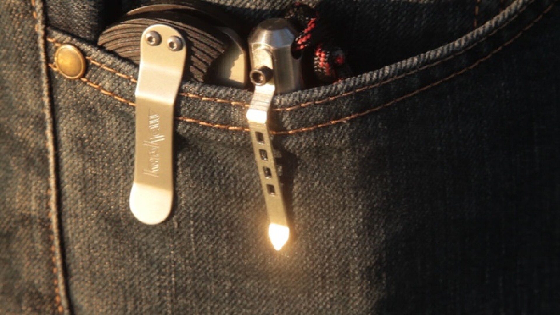 The firestarting, flareshooting Endure survival pen