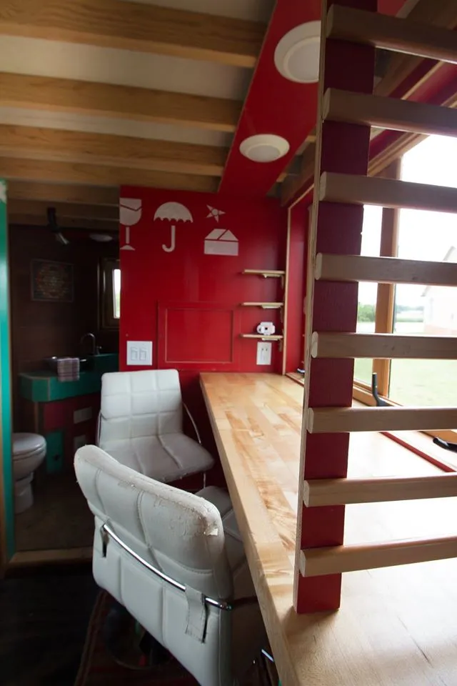 The interior lighting is all provided by energy-efficient LED lights and the tiny house gets all its electricity via solar panels