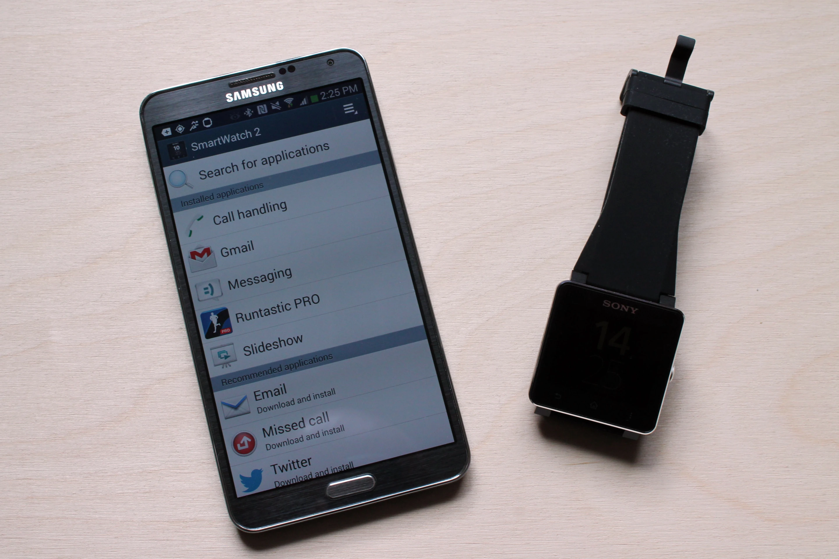 The SW2 pairs via the Sony Smartwatch 2 Android app (available for free in Google Play)