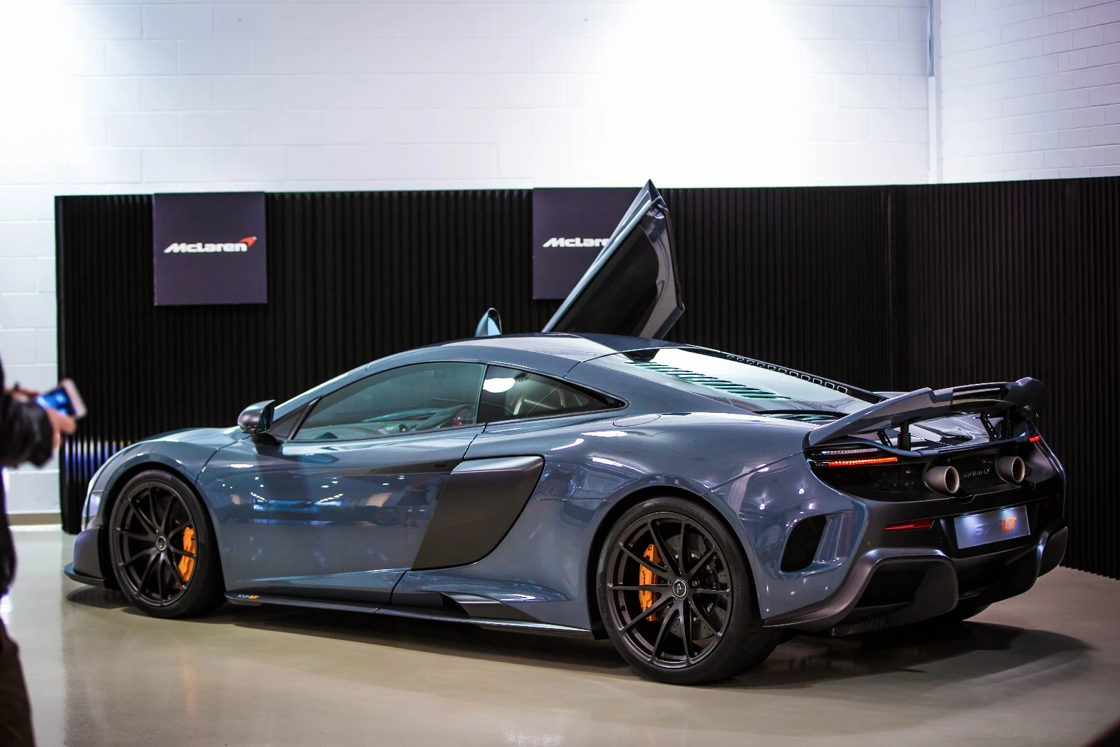 The car's stance is far stronger than the 650S'