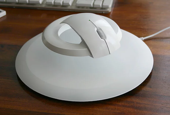 The BAT mouse is made from ABS plastic and the whole shebang tips the scales at 2 kg