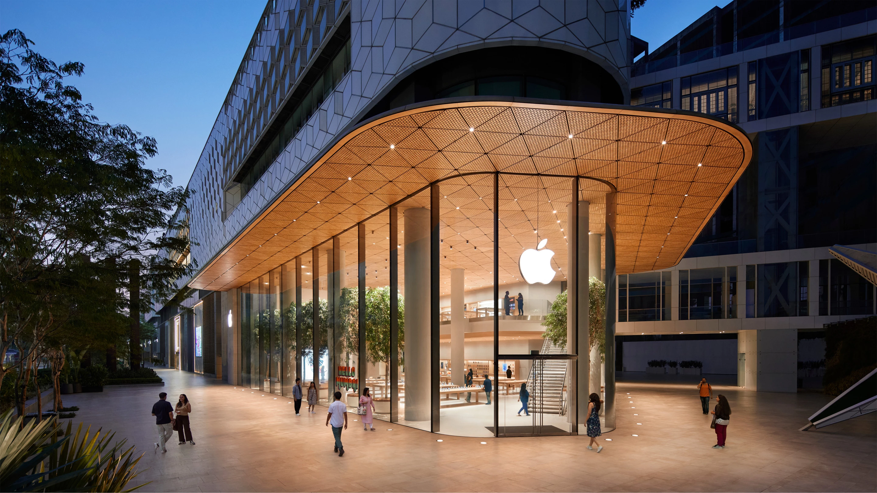 Apple BKC is defined by its stunning timber ceiling, which extends outwards onto the store's shading canopy