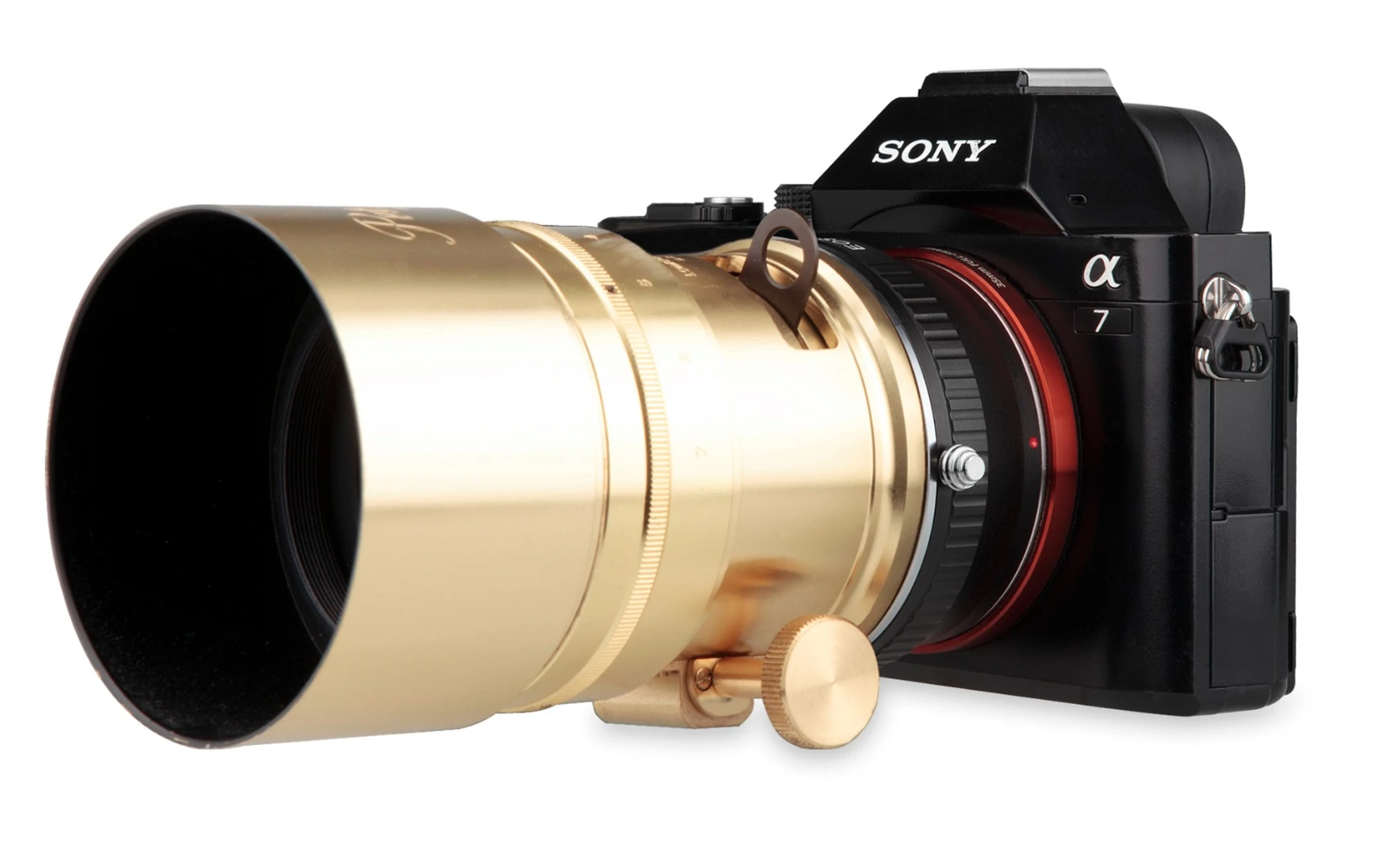 Because the Lomography New Petzval 58 Bokeh Control Art Lens will be available in Canon EF and Nikon F mounts, it can be used on other cameras using adapter mounts