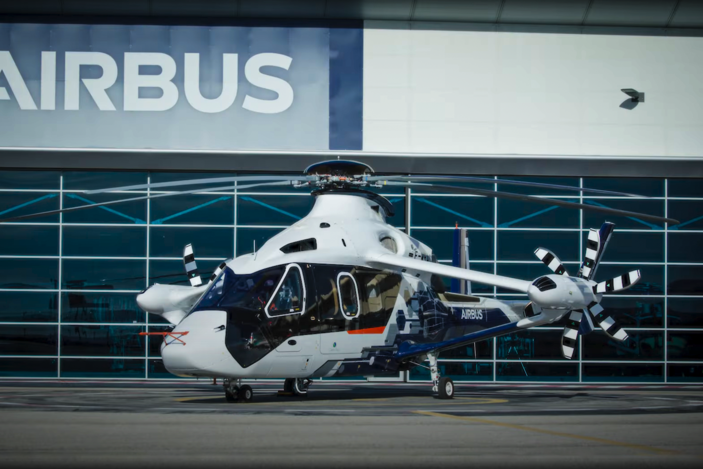 Helico Racing Rig High-speed Airbus Racer helicopter breaks through 260 mph