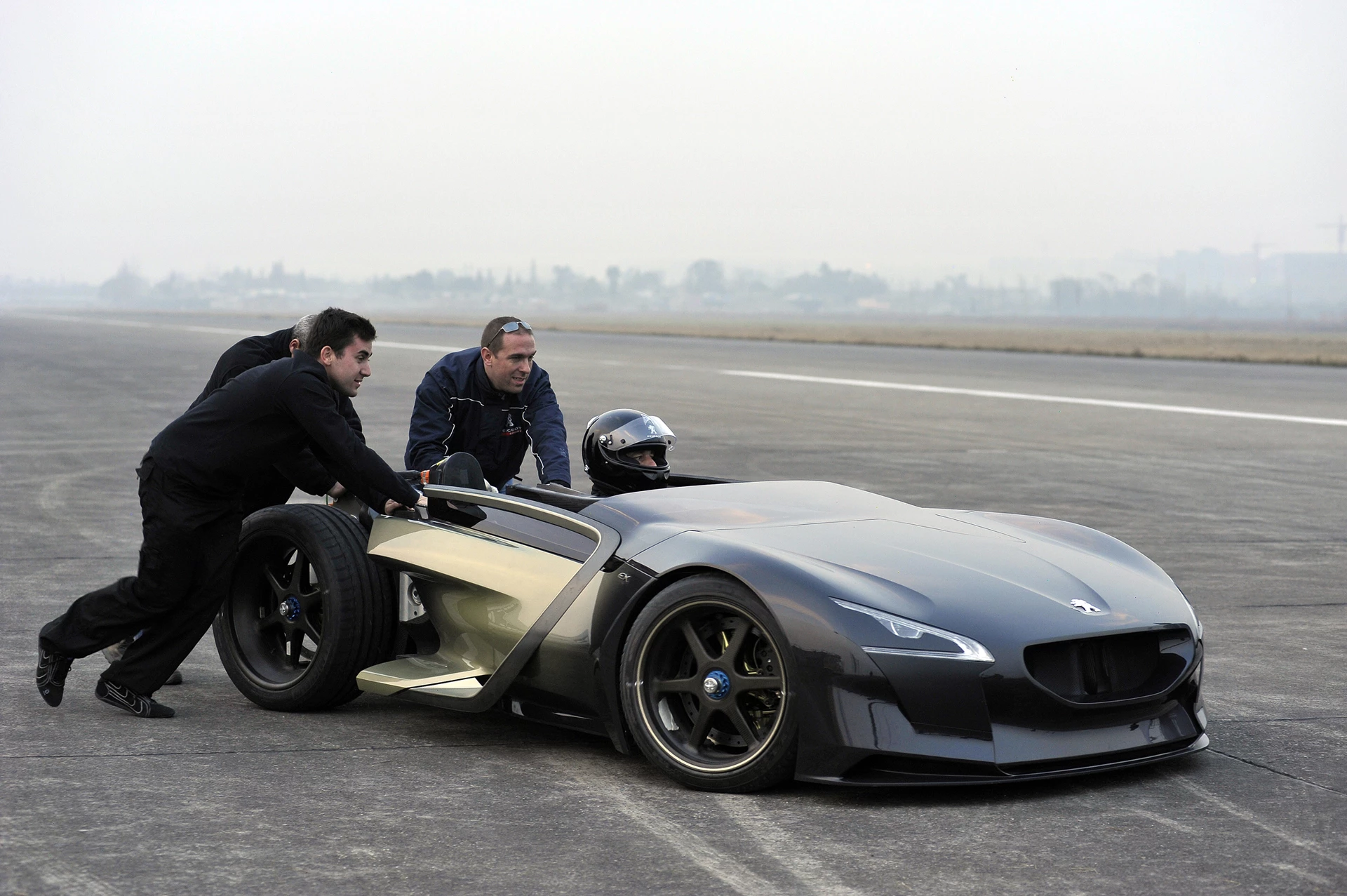 Peugeot's EX1 electric concept