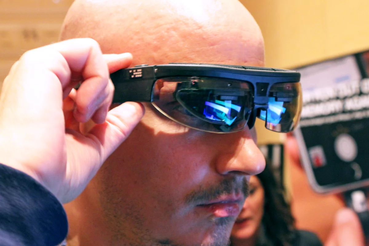 Gizmag handles ODG's smartglasses, which are much more immersive than Google Glass (Photo: Will Shanklin/Gizmag.com)