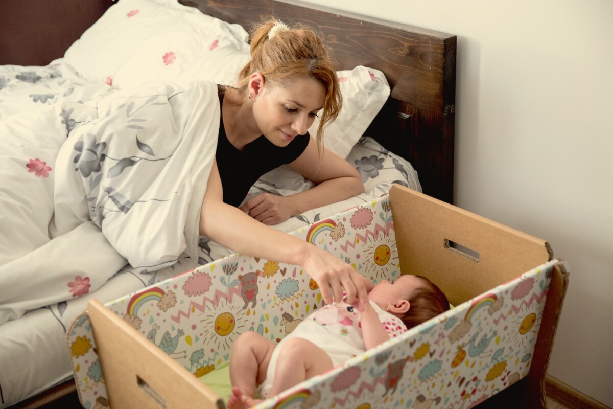 Foldo Bebe lets you put baby to bed in a cardboard crib