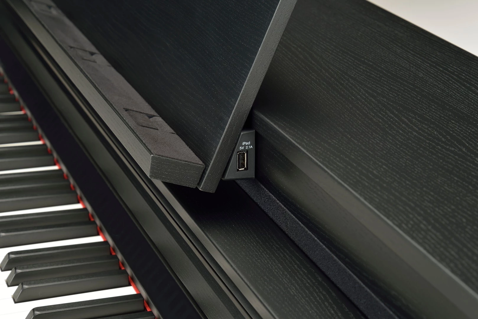 The iPad running the Smart Pianist app is cabled to the Clavinova CSP piano using a port hidden behind the music stand