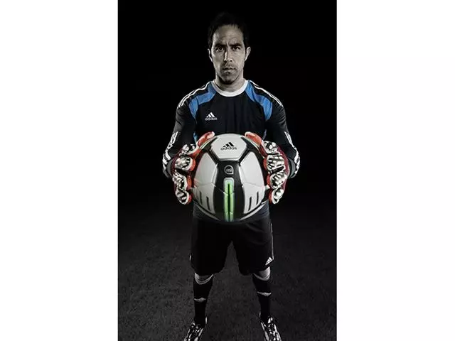 The Smart Ball is a 32-panel, size five regulation weight soccer ball fitted with a Bluetooth 4.0 module