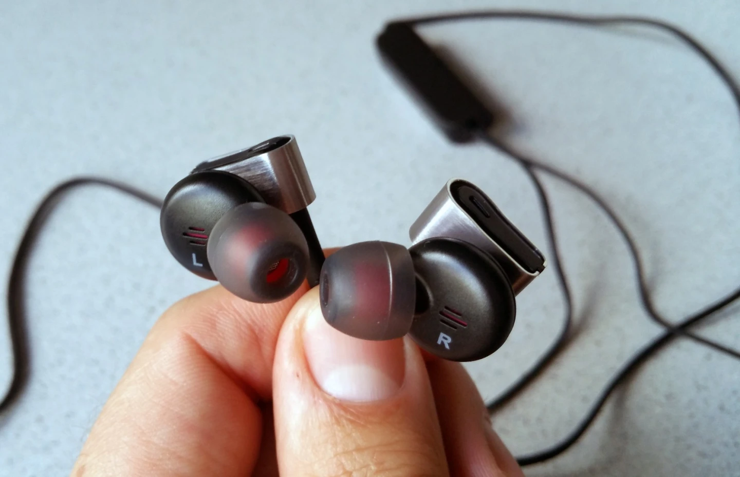 The Phiaton PS 202 NC looks classy in satin black and brushed metal finishes
