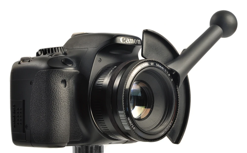 The Lens/Focus Shifter is a lens mounted follow focus which claims to offer thrifty film-makers and photographers more precise control over focusing