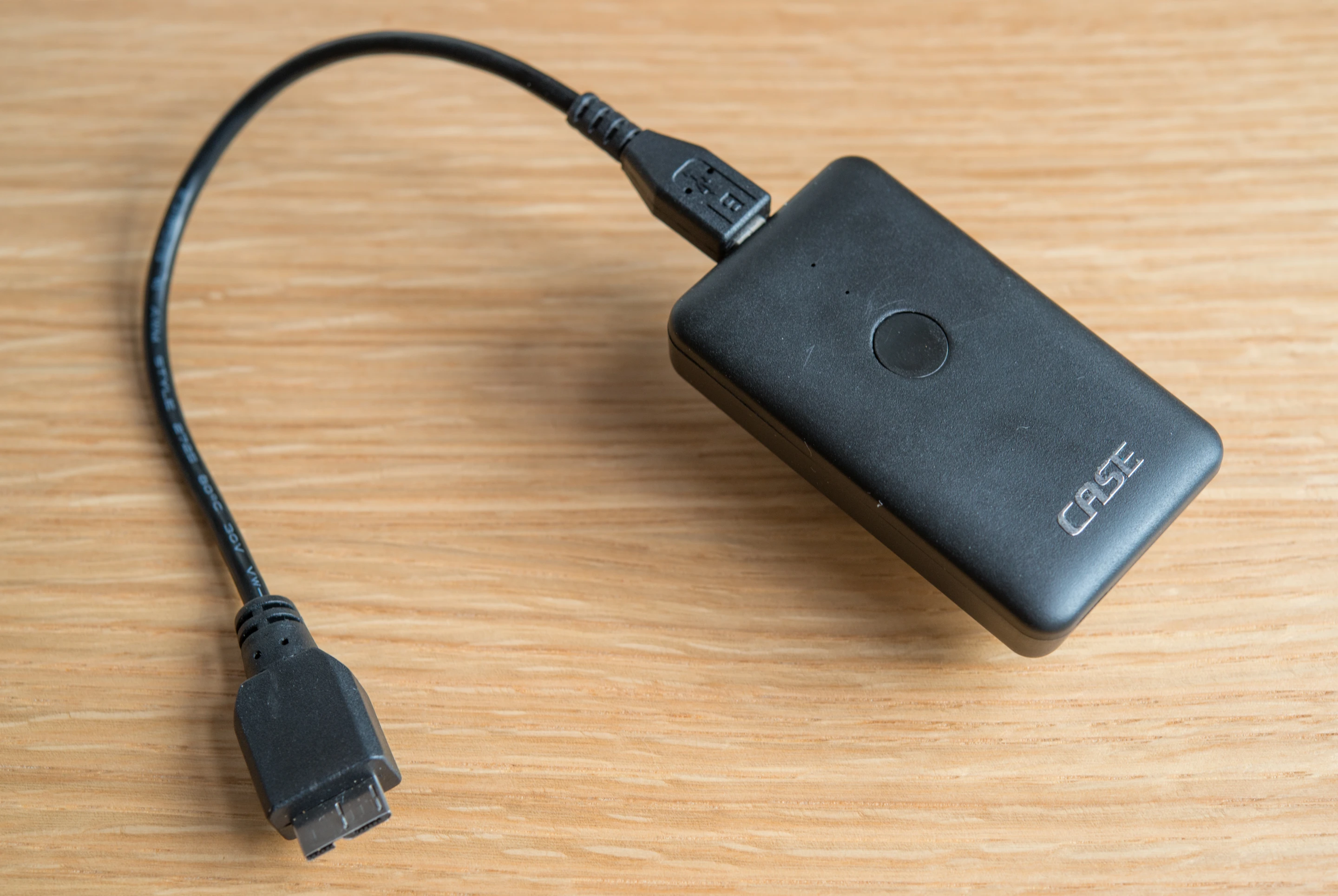 The Case Remote Air from Cheering Tech comes with the USB cables for different cameras