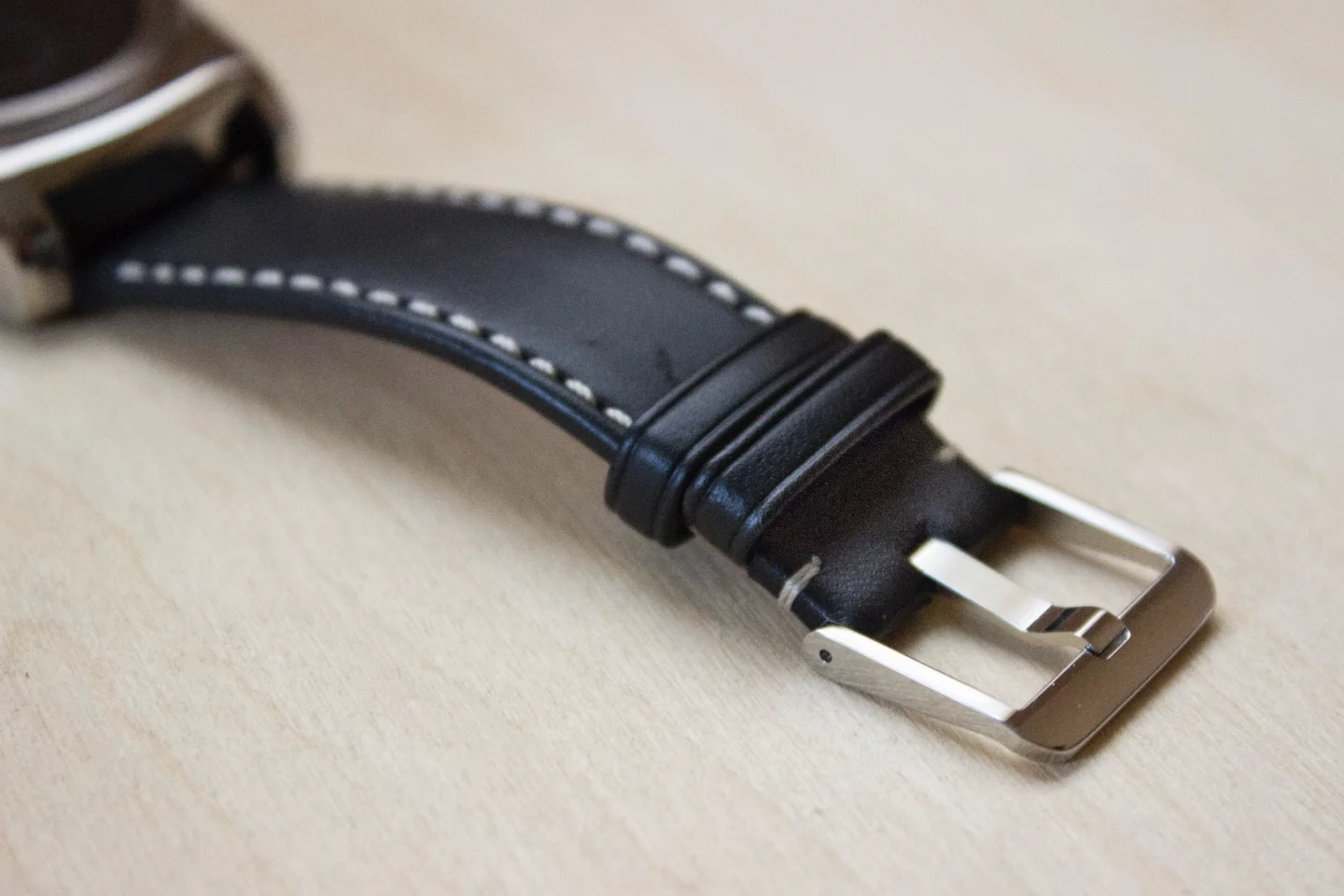Leather band, complete with stitching, on the LG Watch Urbane (Photo: Will Shanklin/Gizmag.com)