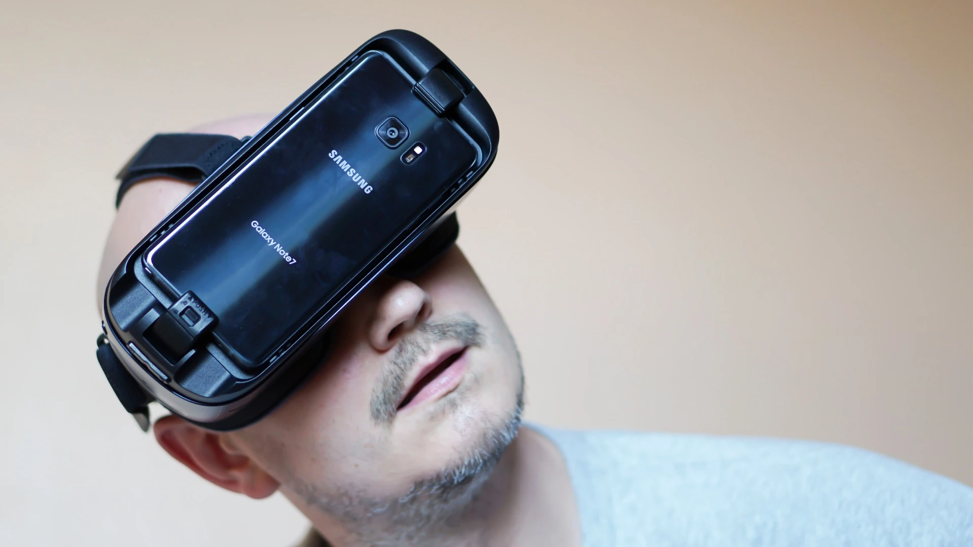Looking up at something fun with the 2016 Gear VR
