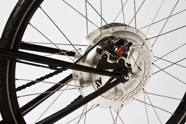 The Riide features mechanical disc brakes