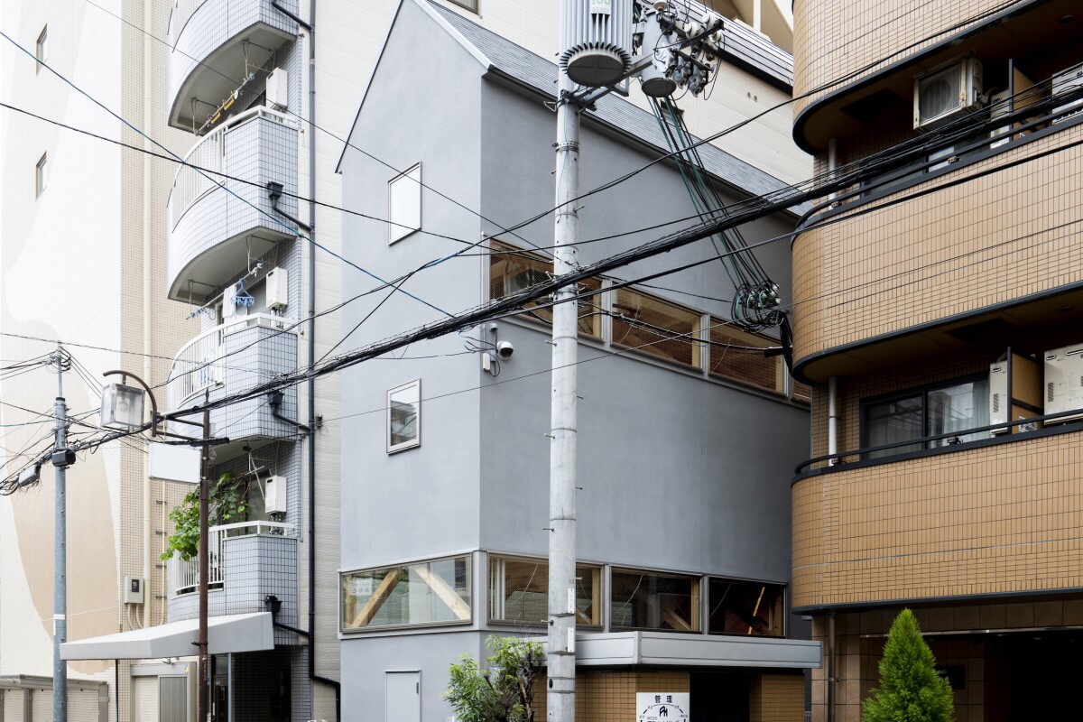 Home And Office Squeezed Into Narrow City Plot