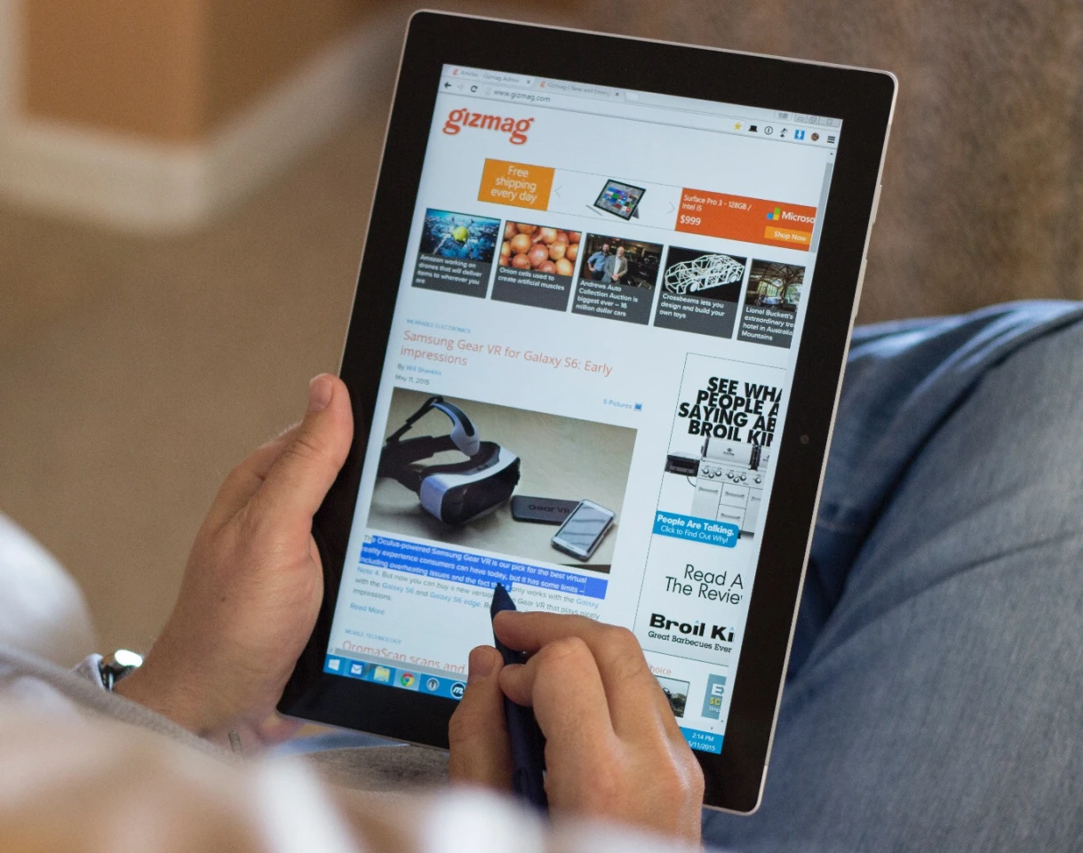 At just 622 g (21.9 oz), the Surface 3 is light for a full Windows-running tablet (Photo: Will Shanklin/Gizmag.com)