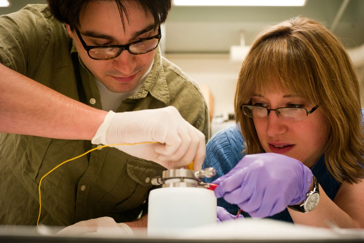 MIT researchers have further improved the energy density of lithium-air batteries (Image: Jin Suntivich)