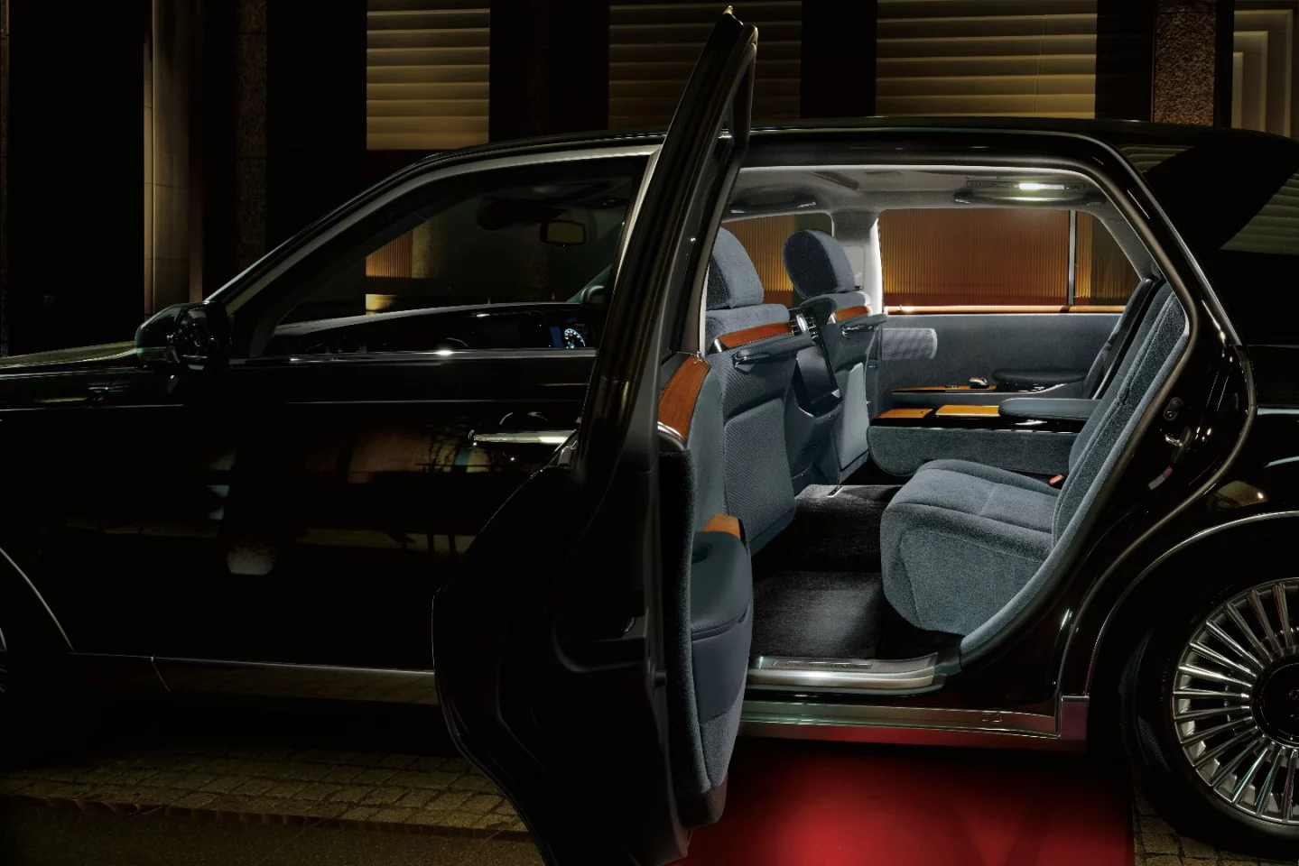 You can just imagine a chauffeur just out of the picture welcoming the VIP passenger