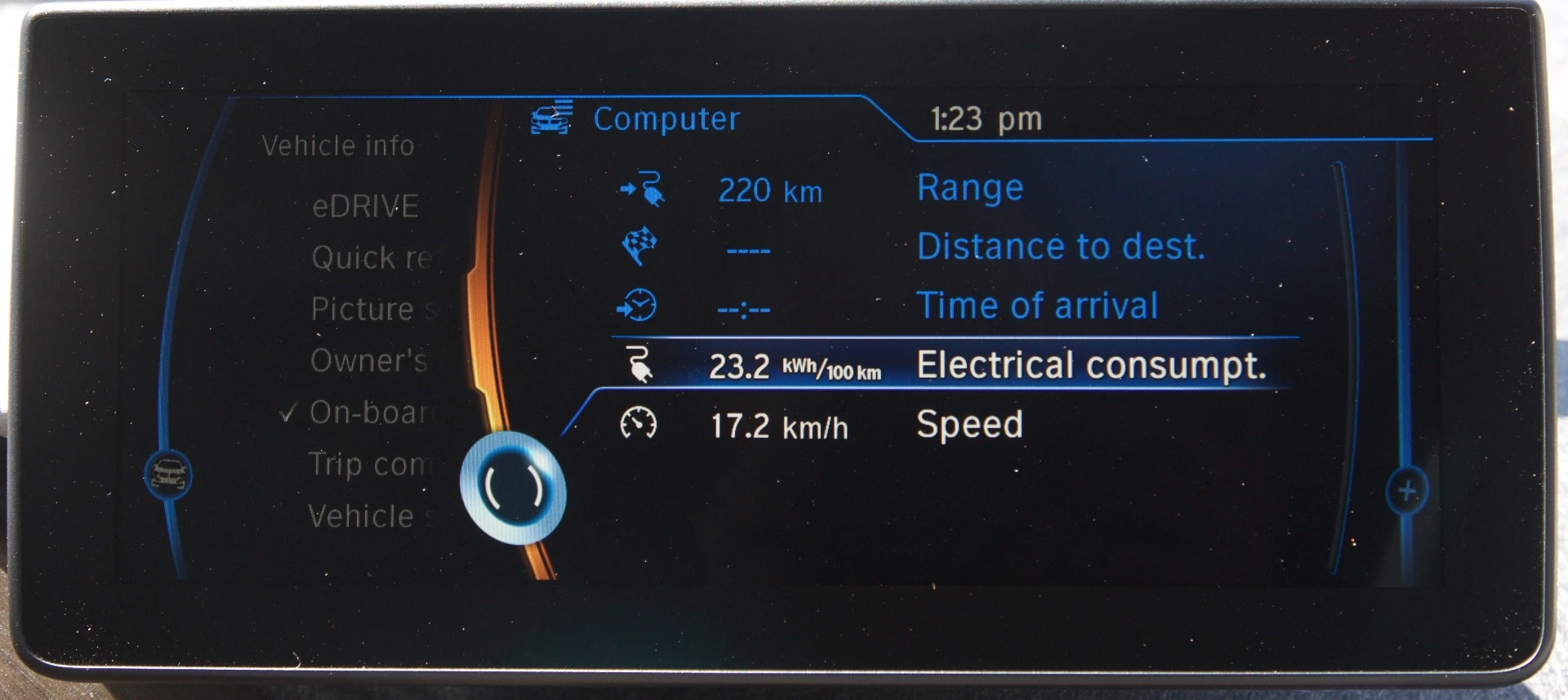 Data is displayed on a high-res 10.25-inch color screen