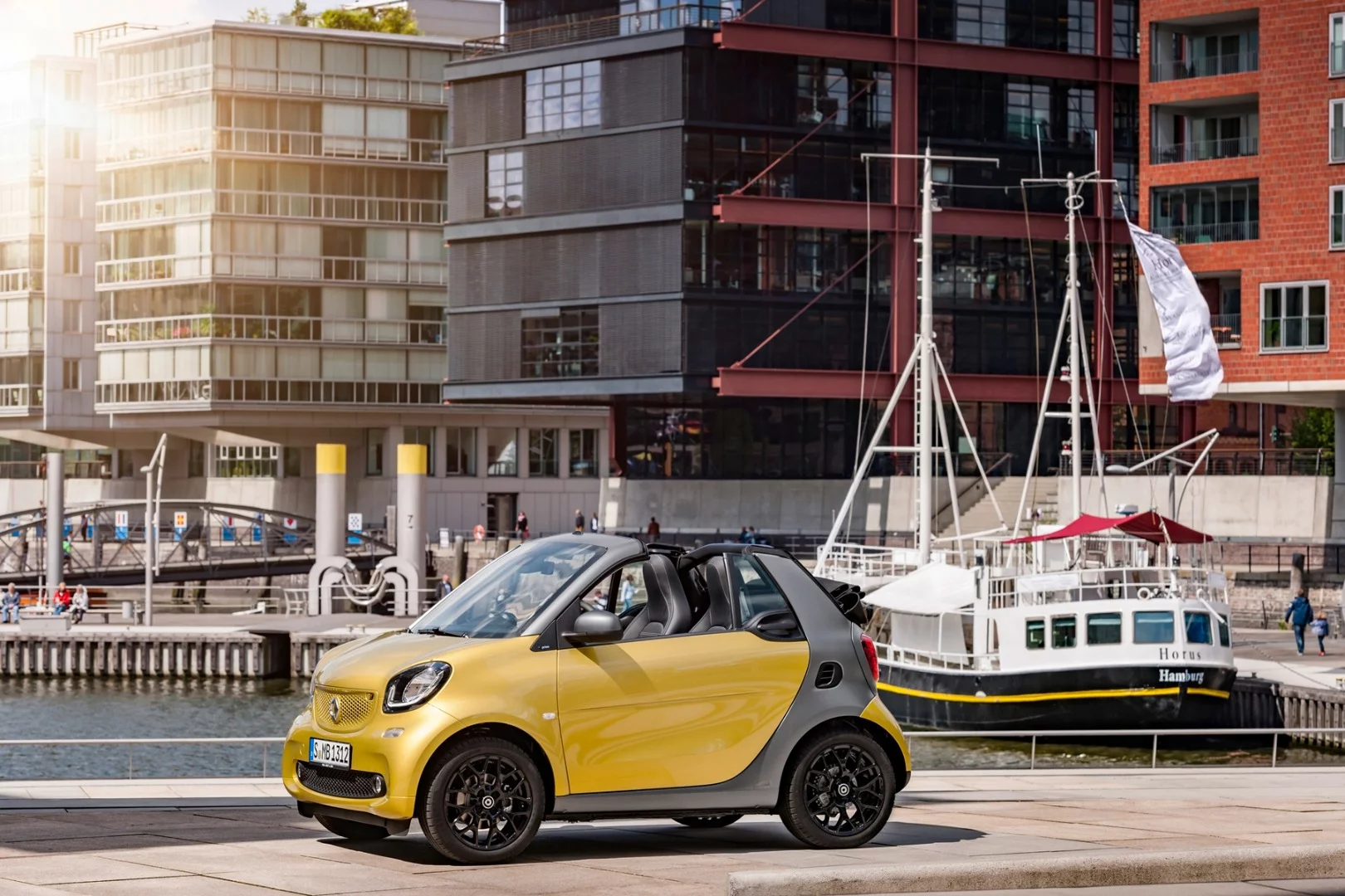 The Fortwo Cabrio comes with either a five-speed manual transmission or a fully automatic dual-clutch transmission