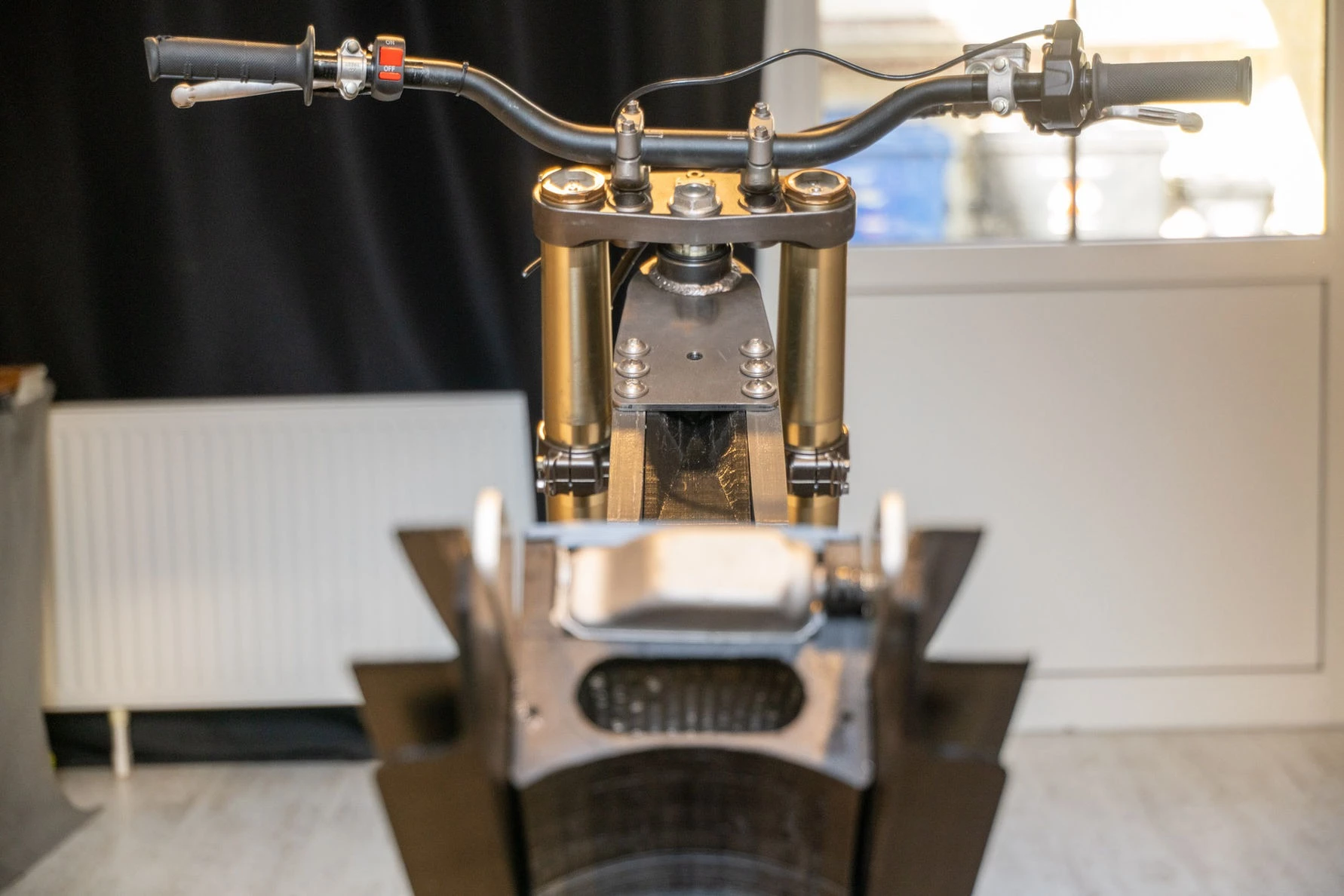 The EMX30 is surprisingly light at a reported 253.5 lb (115 kg)