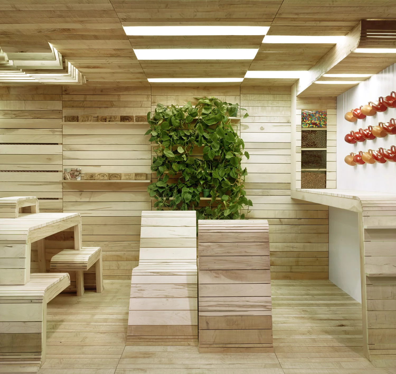 Pop-Up Office is constructed from reclaimed wood pallet boards and their frames (Photo: Shai Gi)