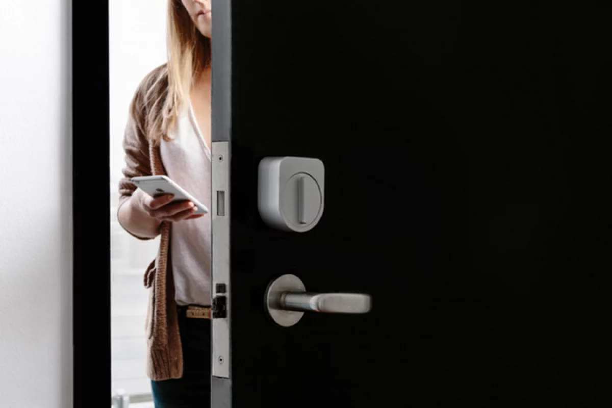 Further to enabling users to unlock their doors with a paired smartphone app, Sesame responds to customized knocks