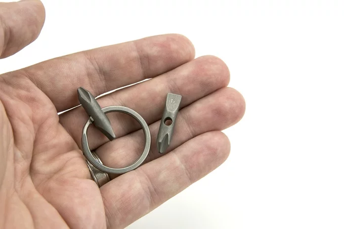 The Pocket Bit comes with a Philips head (or cross head) on one end and a flat head on the other