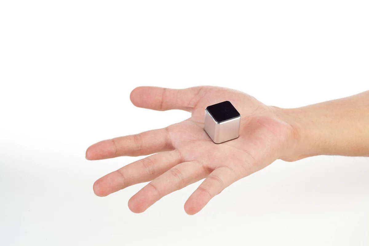 The makers of the just-launched theKube2 claim that it is the world's smallest touchscreen MP3 player
