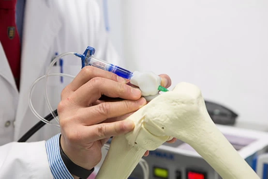 The BioPen lets surgeons "draw" live cells and growth factors directly onto the site of an injury