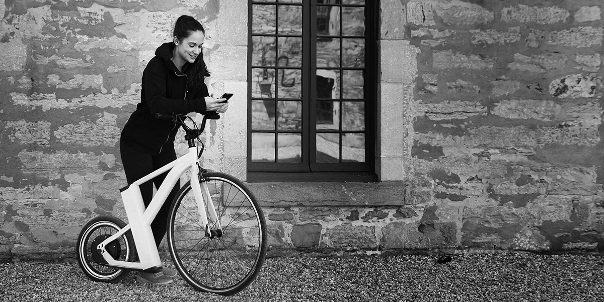The SnikkyBike splits the difference between large and small wheels