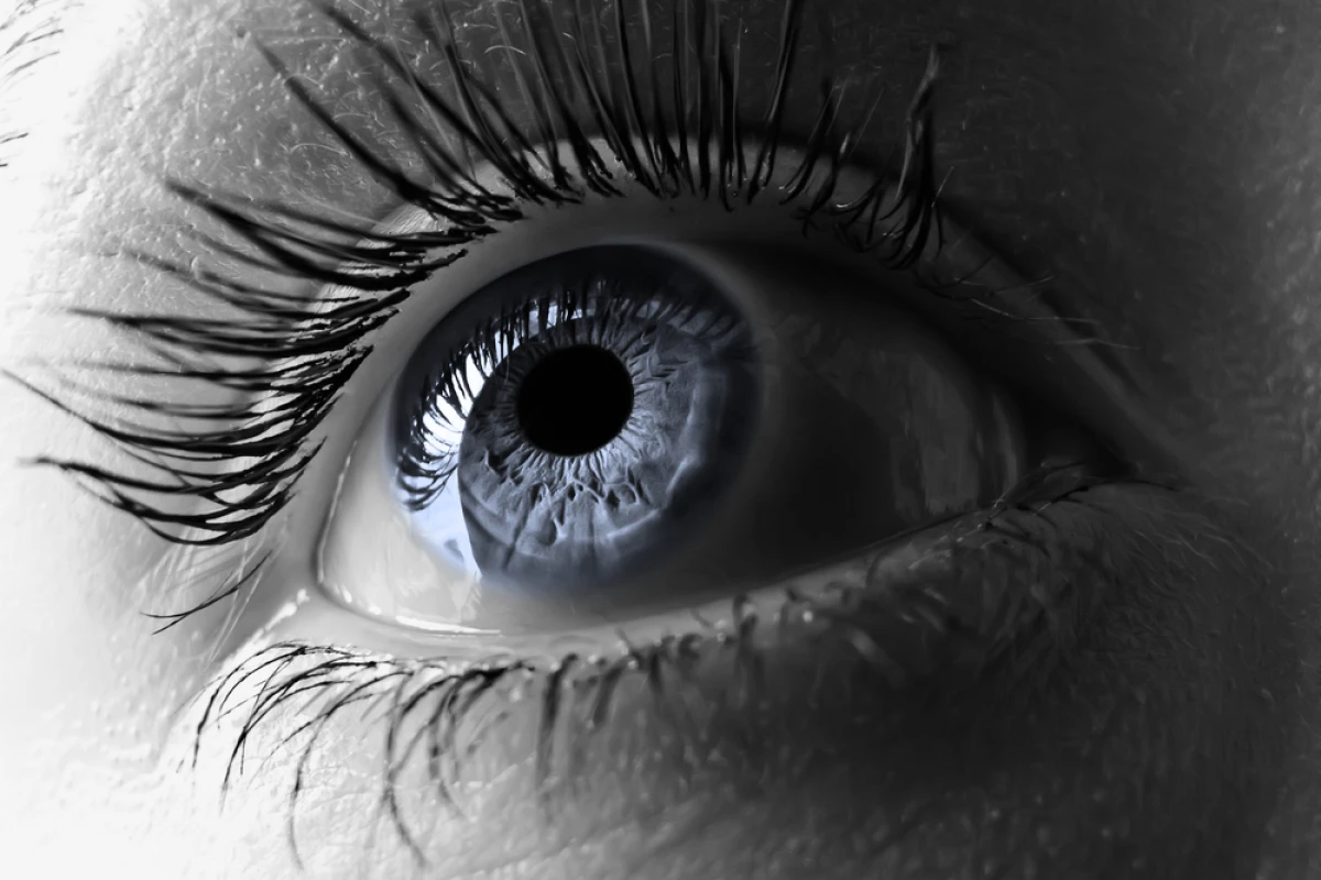 A new retinal prosthesis could allow the blind to see, by using pulses of near-infrared light to activate the retinal neurons in their eyes (Image via Shutterstock)