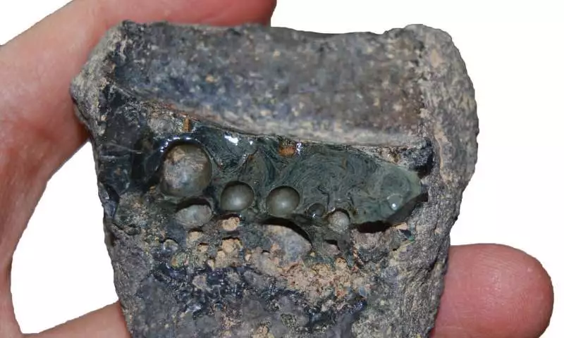 A sample of crucible slag from an 11th century archaeological site in Iran, which was found to contain chromium