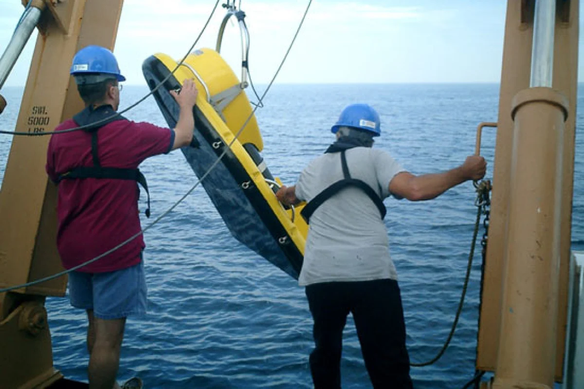 WHOI's low-frequency broadband acoustic system being deployed
