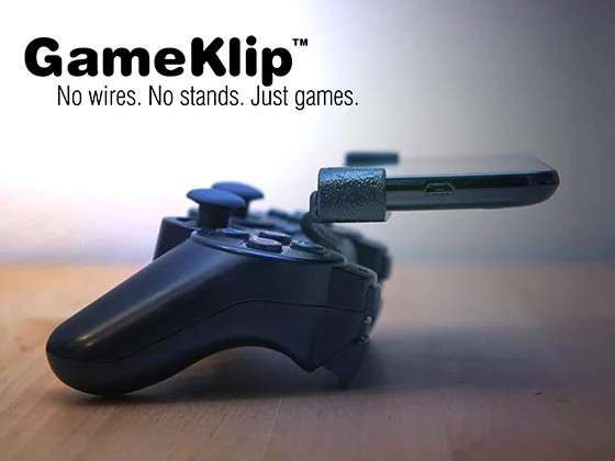 GameKlip viewed from the side, showing angle of screen when attached to PS3 controller