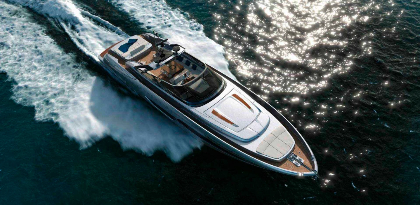 The 88 Florida makes use of a new Convertible Top system to provide both open and closed configurations